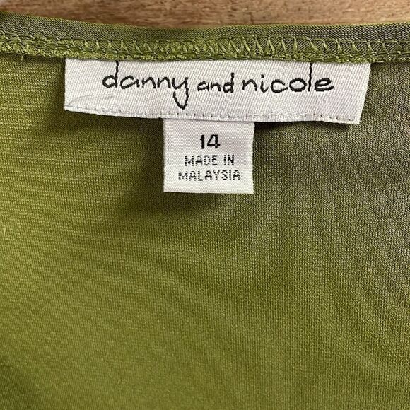 DANNY AND NICOLE Ladies Cropped Ruffled Forest Green Cardigan Jacket Size 14 - Picture 4 of 8